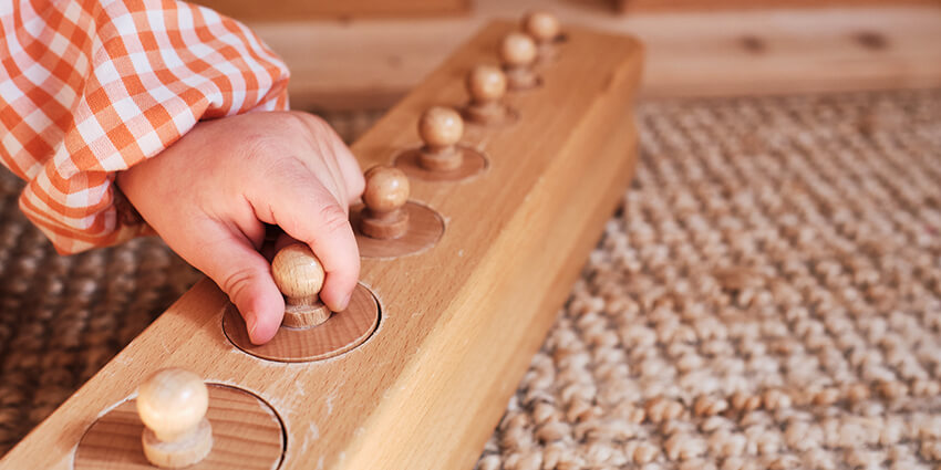 Pedagogia-montessoriana-ca-pedagogie-a-muncii (1)